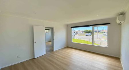 Spacious Family Living in the Heart of Mangere... - Photo 2