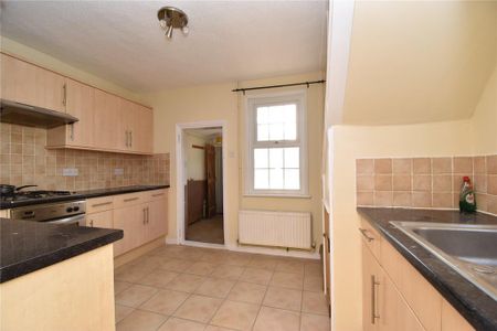 2 bedroom semi-detached house to rent - Photo 5