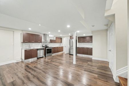 For Lease - 286 Royalpark Way, Vaughan, Ontario - Photo 2