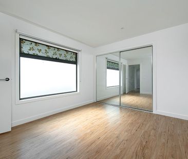 Modern 2 Bedroom Townhouse - Photo 1