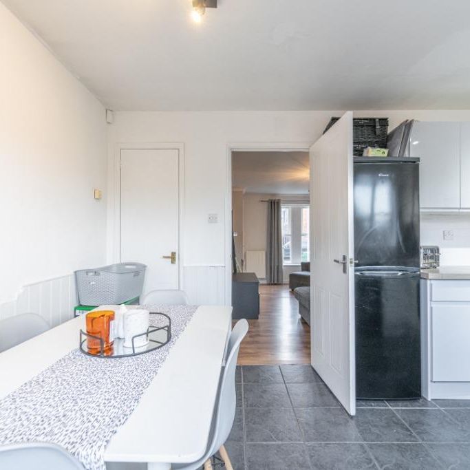 3 bedroom semi-detached house to rent - Photo 1