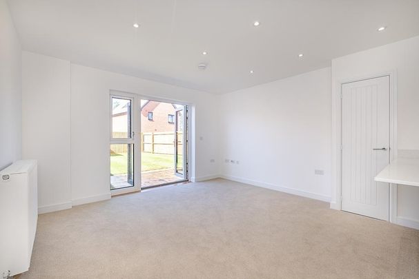 2 bedroom end of terrace house to rent - Photo 1