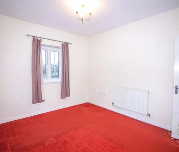 1 Bedroom Flat - Purpose Built - Photo 2