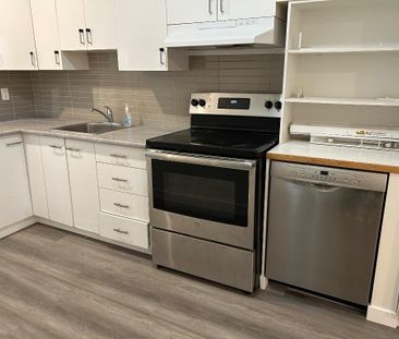 Magnifique 3½ rénové – Rez-de-chaussée avec cour | 5430 Cartier, Pl... - Photo 2