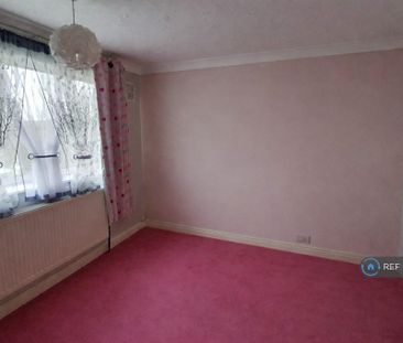 3 bedroom end of terrace house to rent - Photo 4