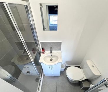 1 bedroom in a house share to rent - Photo 5
