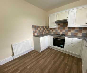 3 bedroom semi-detached house to rent - Photo 6