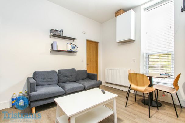 3 bed Apartment for Rent - Photo 1