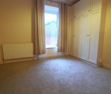 2 bedroom end of terrace house to rent - Photo 3