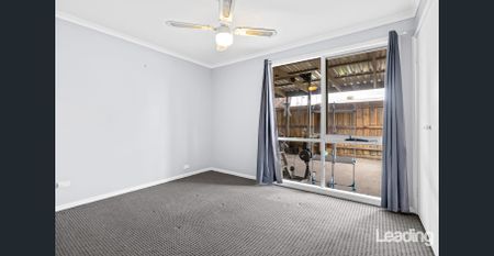 Central Mitchells Lane - Large Rear Yard! - Photo 3