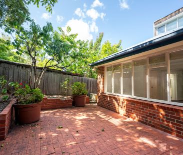 Spacious Family Home in heart of Battery Point - Photo 1