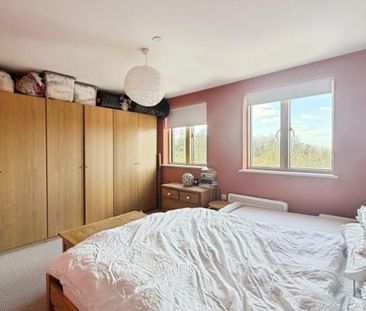 A well-presented two-bedroom ground floor apartment set within a hi... - Photo 4