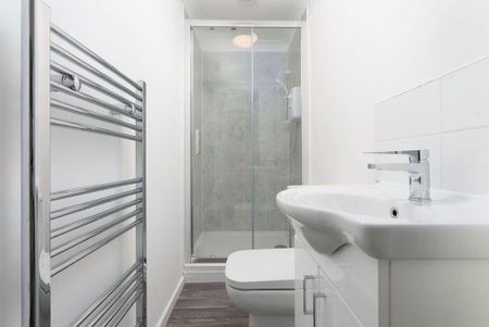 5 bedroom semi-detached house to rent - Photo 4