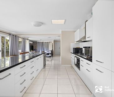 LARGE FAMILY HOME IN ORMISTON WITH PLENTY OF SPACE FOR CARAVAN BOAT... - Photo 1