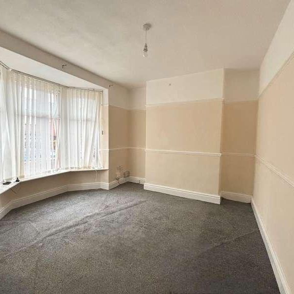 Leslie Road, WA10 - Photo 1