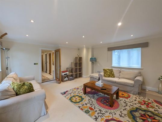 2 Bedroom Apartment - Ground Floor - Photo 1