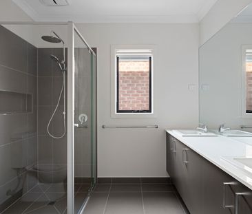 Stylish New Home Offering Comfort and Practicality - Photo 5