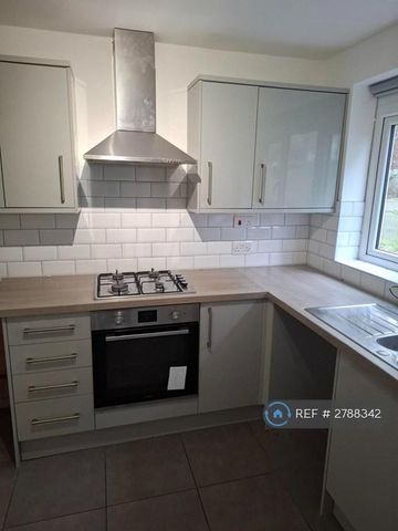 3 bedroom end of terrace house to rent - Photo 2