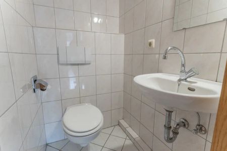 Schöne ca. 135 m² große 4-Zimmer-Maisonettewohnung mit Dachatelier und Westloggia in Garenfeld! - Photo 5