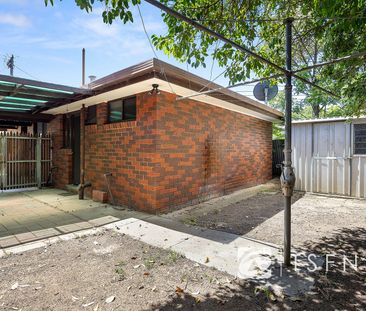 Charming 2 Bedroom Home Minutes from Town - Photo 4