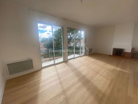 Location Appartement 3 pièces 79m² - Photo 3