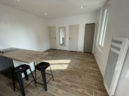 STUDIO 23m² A LOUER FONTAINE - Photo 1