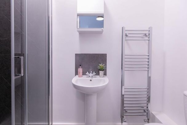 1 bedroom in a house share to rent - Photo 1