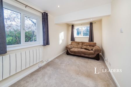 1 bedroom apartment to rent Newton Avenue, East Grinstead, West Sussex, RH19 - Photo 2