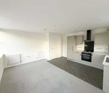 Heath Square, Haywards Heath - Photo 3