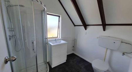 Two Bedroom - Renovated Home - Photo 5