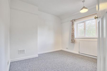 4 bedroom semi-detached house to rent - Photo 2