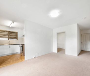 Stylish One-Bedroom Apartment in the Heart of Coorparoo - Photo 2