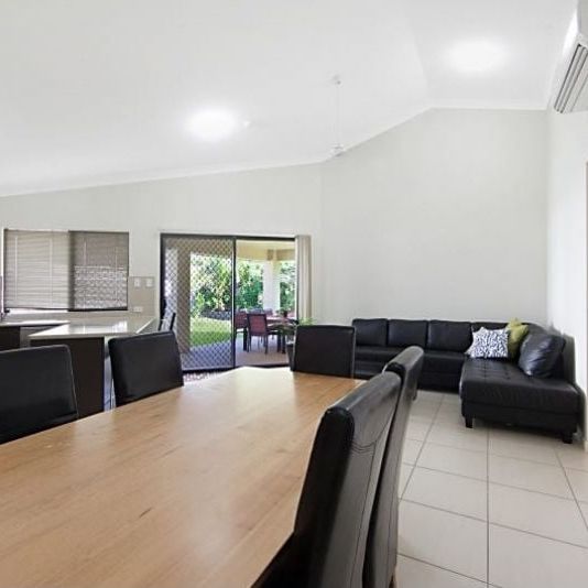 8 Browning Street, Mount Louisa - Photo 1