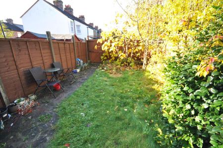 3 bedroom terraced house to rent - Photo 3