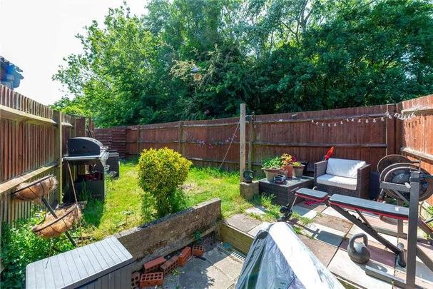 Midsummer Road, Snodland, ME6 - Photo 1