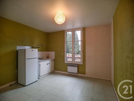 Location Appartement 3 pièces 85m² CREPY EN VALOIS 60800 - Photo 2