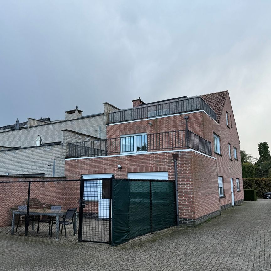 Gezellig dakappartement met 1 slaapkamer en groot terras - Foto 1