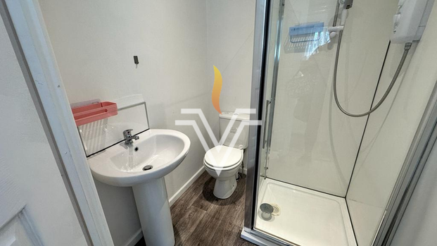 4 bedroom semi-detached house to rent - Photo 1