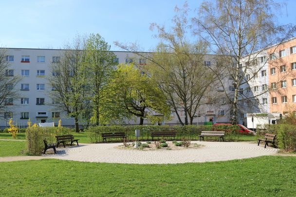 3-Raum-Wohnung mit Balkon in familienfreundlicher Umgebung - Photo 1