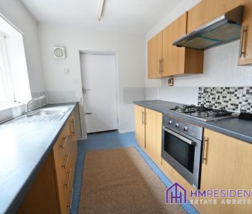 3 bedroom flat to rent - Photo 3