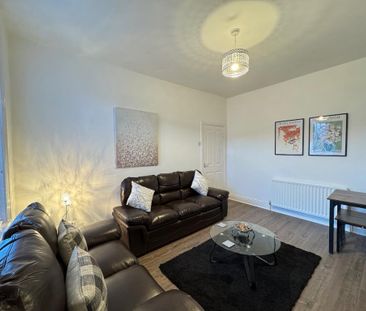3 bedroom flat to rent - Photo 2