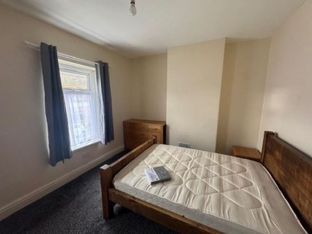 4 bedroom terraced house to rent - Photo 4