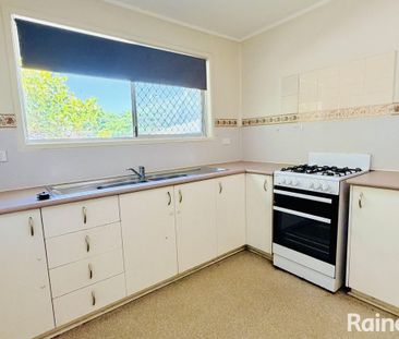 Great Location - Short Drive to Everything! - Photo 4