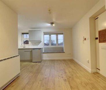 Honeywood Close, Portsmouth, PO3 - Photo 2