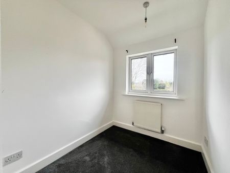 Roosevelt Avenue - Photo 3