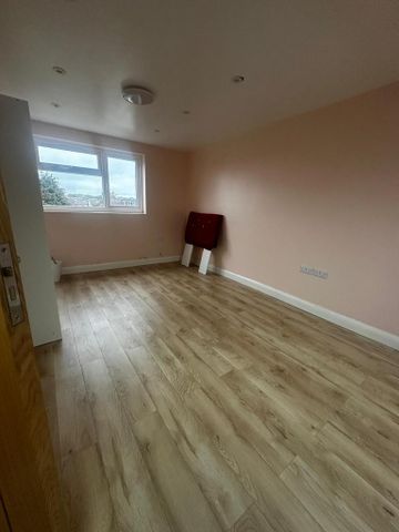 4 bedroom semi-detached house to rent - Photo 4