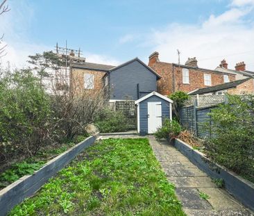 3 bedroom end of terrace house to rent - Photo 3