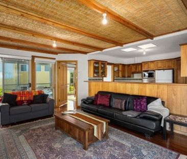 3 Carfax St, Port Elliot SA 5212 - House For Rent | Domain - Photo 2