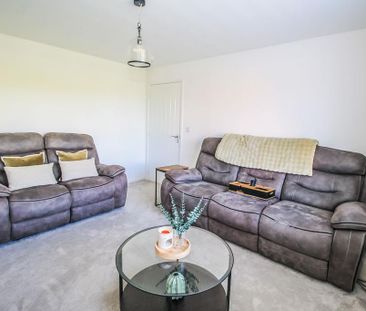 4 bedroom detached house to rent - Photo 4