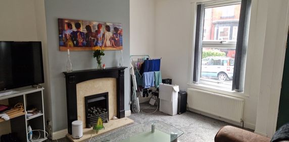 2 Bed - 28 Thornville Road, Hyde Park, Leeds - LS6 1JY - Student - Photo 2